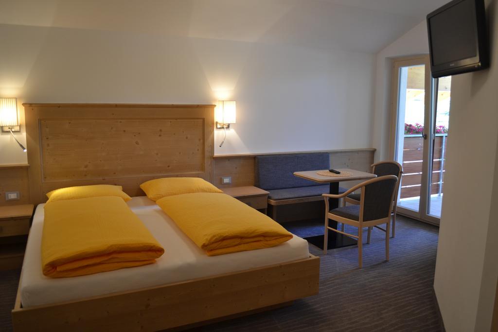 Alpshotel Bergland Pfelders Exterior photo